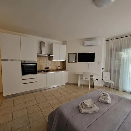 Open Space Con Parcheggio Privato Coperto Palau