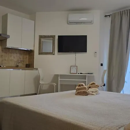 Open Space Con Parcheggio Privato Coperto * パラーウ