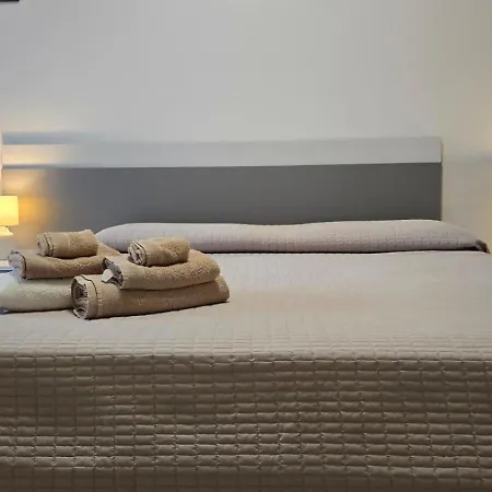 Open Space Con Parcheggio Privato Coperto דירה