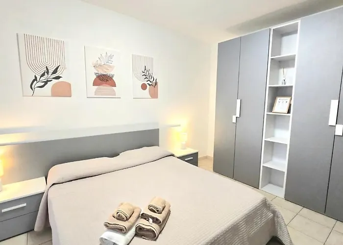 Open Space Con Parcheggio Privato Coperto דירה *